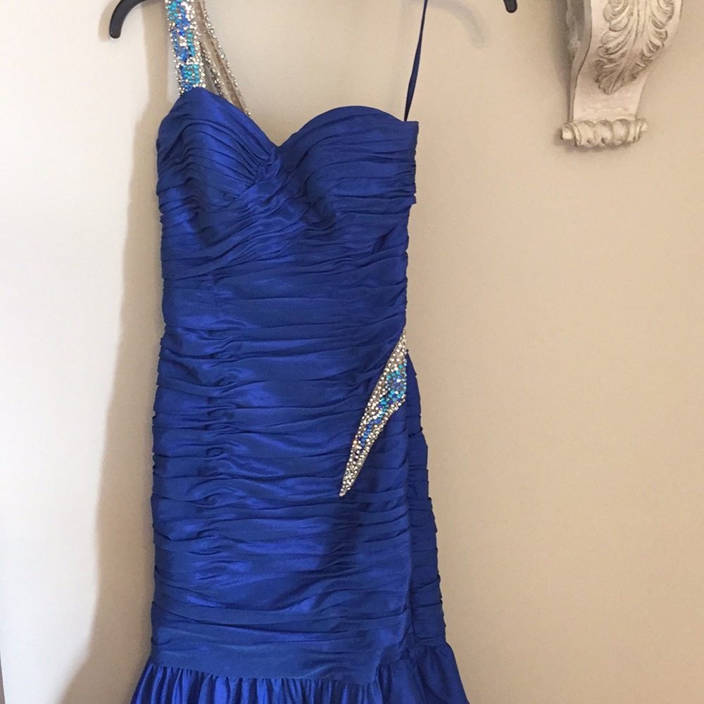 Saphire blue trumpet gown.  Open back rhinestoned - Picture 2 of 5